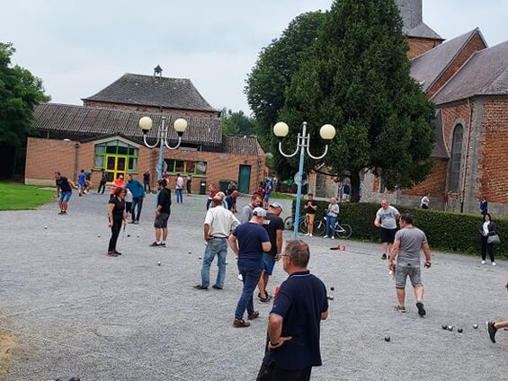 Le concours de pétanque