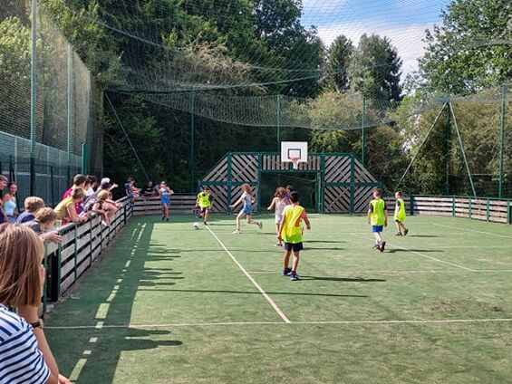 Tournoi de foot sur le terrain multisports